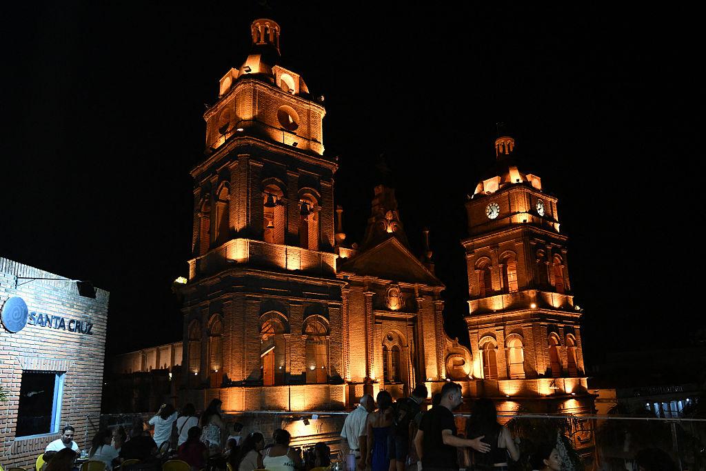 Catedral de San Lorenzo iluminada de noche